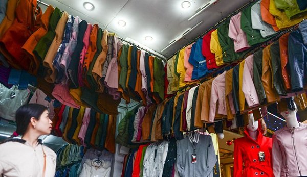 Hiện tượng chặt chém khách tại chợ sỉ quần áo Nam Định vẫn xảy ra
