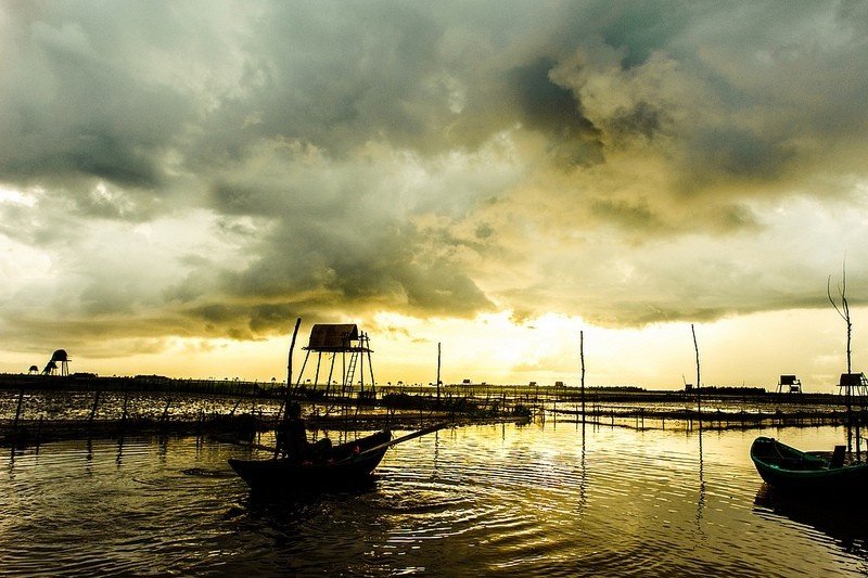 Lặng lẽ chiếc thuyền câu Lặng lẽ chiếc thuyền câu