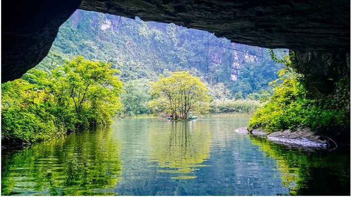 Trải nghiệm hơn 1 giờ ngồi thuyền, vãn cảnh đôi bờ tại danh thắng Tràng An - Hình 5