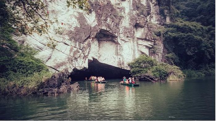 Trải nghiệm hơn 1 giờ ngồi thuyền, vãn cảnh đôi bờ tại danh thắng Tràng An - Hình 6