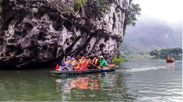 Trải nghiệm hơn 1 giờ ngồi thuyền, vãn cảnh đôi bờ tại danh thắng Tràng An - Hình 7