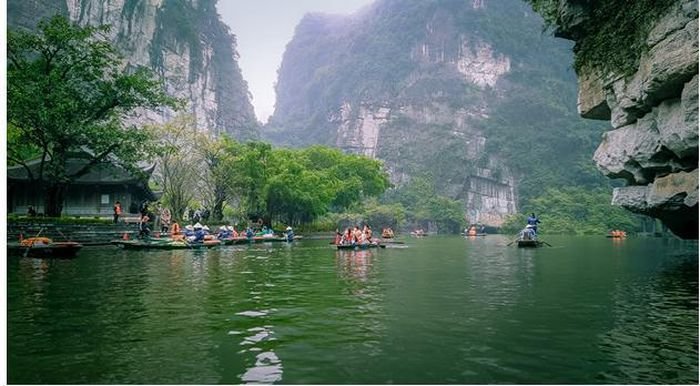 Trải nghiệm hơn 1 giờ ngồi thuyền, vãn cảnh đôi bờ tại danh thắng Tràng An - Hình 8