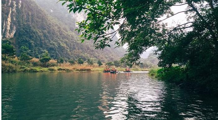 Trải nghiệm hơn 1 giờ ngồi thuyền, vãn cảnh đôi bờ tại danh thắng Tràng An - Hình 10