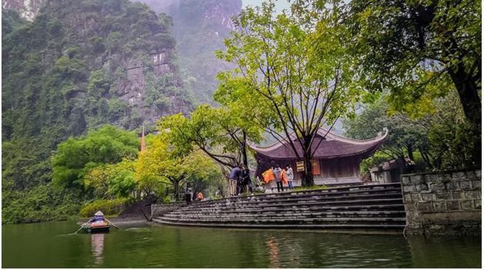 Trải nghiệm hơn 1 giờ ngồi thuyền, vãn cảnh đôi bờ tại danh thắng Tràng An - Hình 11