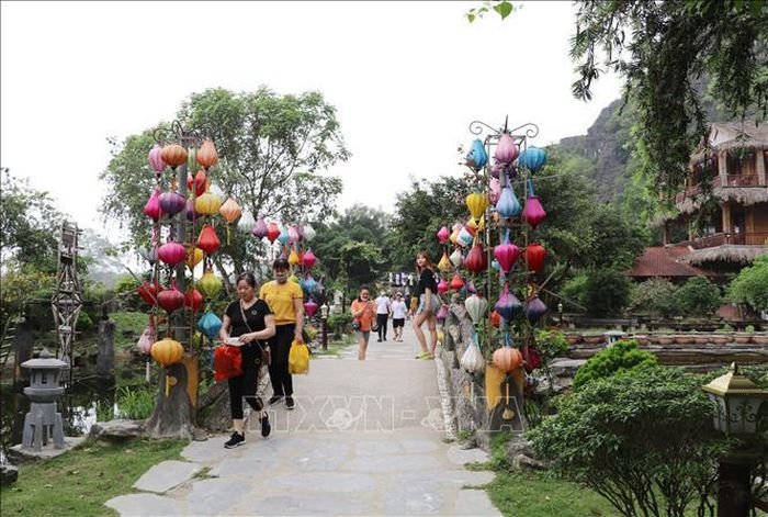 Khám phá vẻ đẹp thiên nhiên hùng vĩ của hang Múa - Hình 3