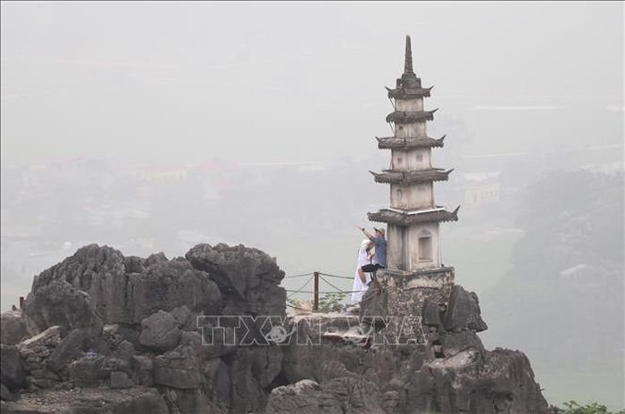 Khám phá vẻ đẹp thiên nhiên hùng vĩ của hang Múa - Hình 5