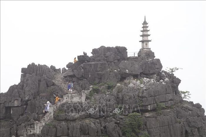 Khám phá vẻ đẹp thiên nhiên hùng vĩ của hang Múa - Hình 6