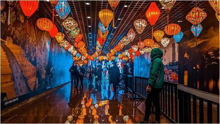 Trải nghiệm hơn 1 giờ ngồi thuyền, vãn cảnh đôi bờ tại danh thắng Tràng An - Hình 2