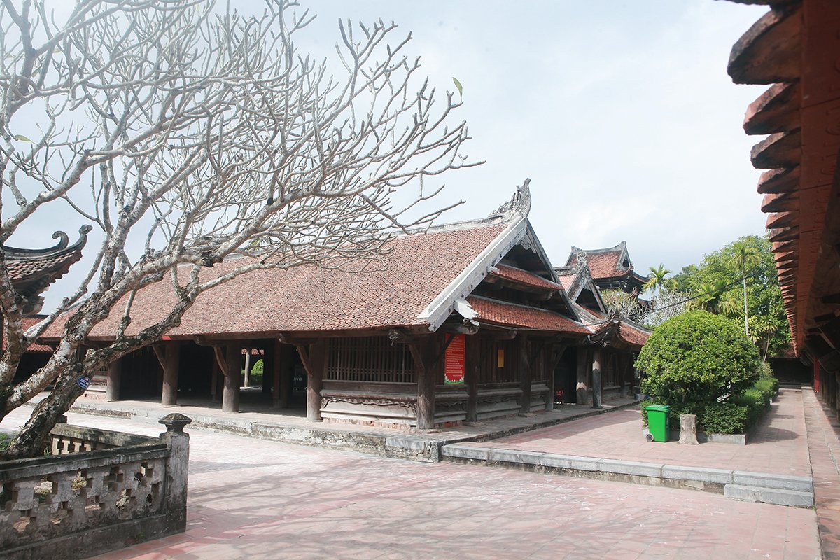 Ảnh: Độc đáo, tháp chuông bằng gỗ hình sen cao nhất Việt Nam - 2