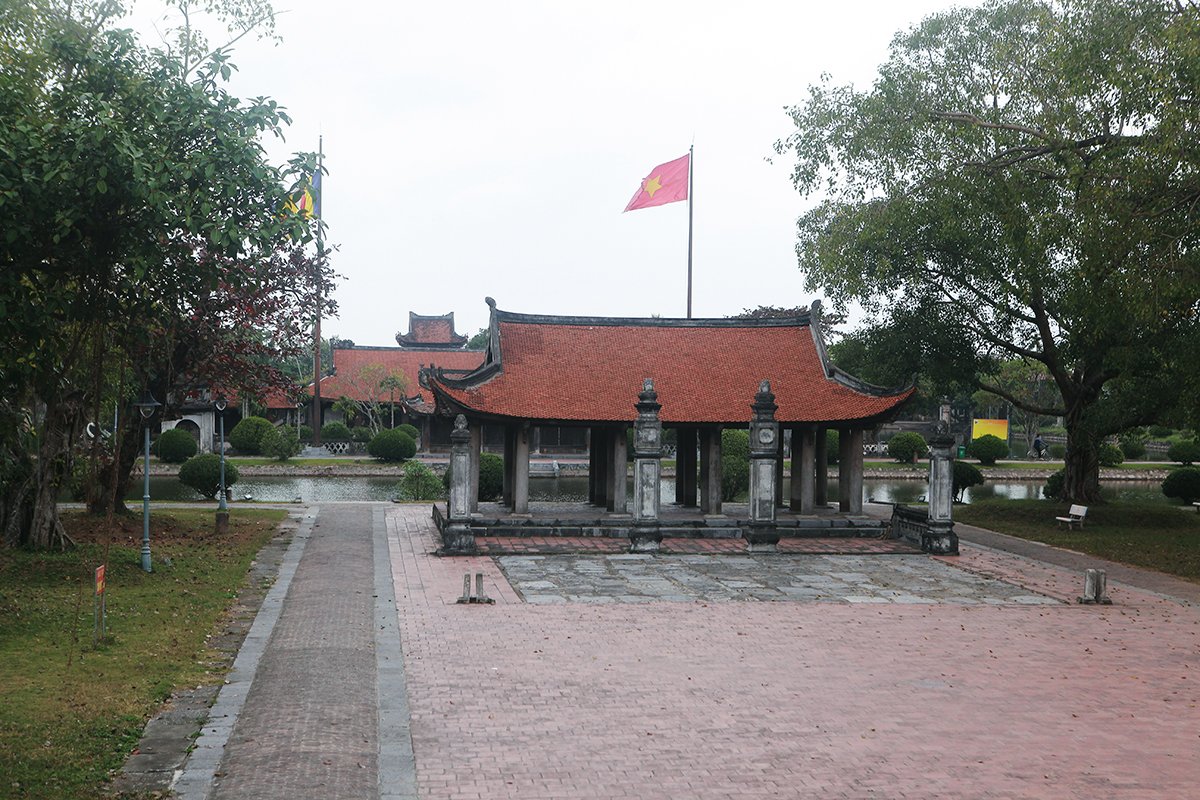 Ảnh: Độc đáo, tháp chuông bằng gỗ hình sen cao nhất Việt Nam - 1