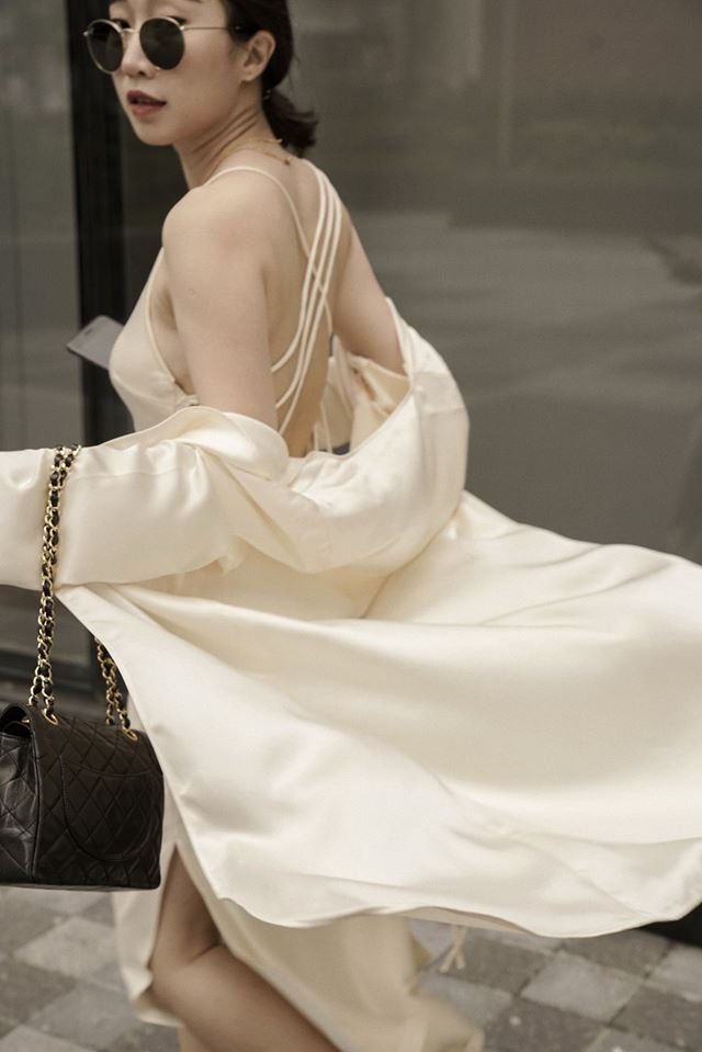 9X Nam Định mặc váy lụa quyến rũ, nhiều thanh niên Trung Quốc xin "trồng cây si" - 8