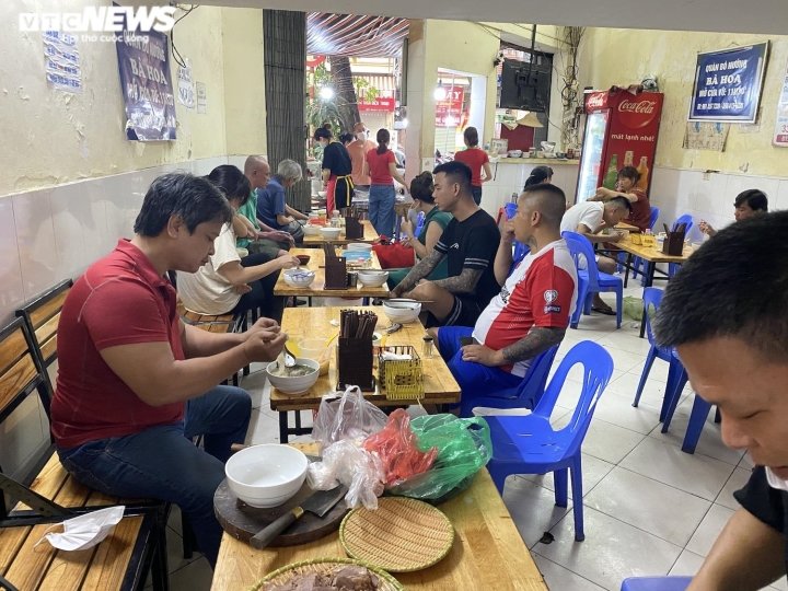 Chỉ mở buổi sáng, quán phở 70 tuổi vẫn bán hết veo hơn 300 bát - 3