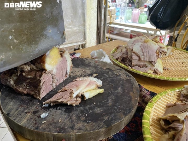 Chỉ mở buổi sáng, quán phở 70 tuổi vẫn bán hết veo hơn 300 bát - 8