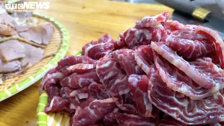 Chỉ mở buổi sáng, quán phở 70 tuổi vẫn bán hết veo hơn 300 bát - 9