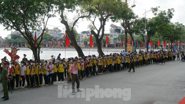 Sân Thiên Trường thết ‘tiệc’ bóng đá trong sân, tiệc ẩm thực ngoài sân ảnh 6