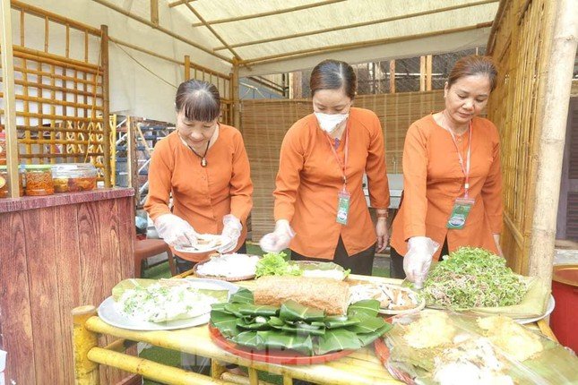 Sân Thiên Trường thết ‘tiệc’ bóng đá trong sân, tiệc ẩm thực ngoài sân ảnh 22