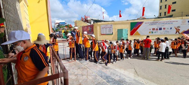 Sân Thiên Trường thết ‘tiệc’ bóng đá trong sân, tiệc ẩm thực ngoài sân ảnh 7