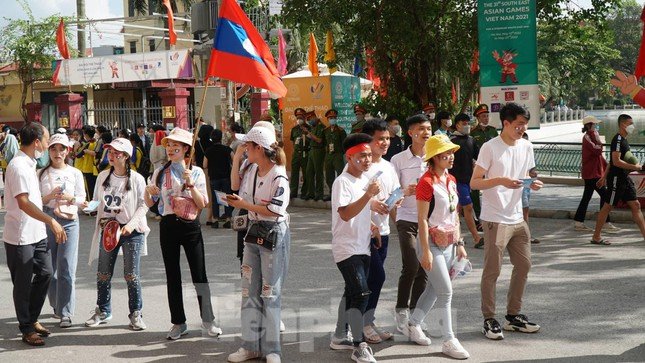 Sân Thiên Trường thết ‘tiệc’ bóng đá trong sân, tiệc ẩm thực ngoài sân ảnh 9