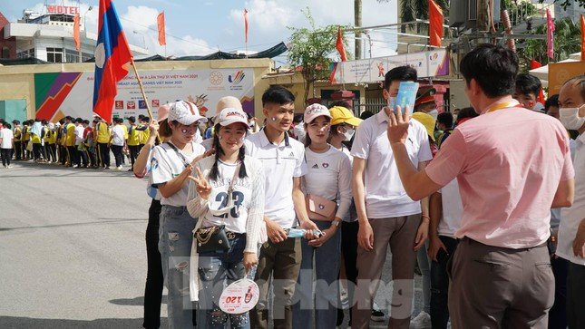 Sân Thiên Trường thết ‘tiệc’ bóng đá trong sân, tiệc ẩm thực ngoài sân ảnh 10