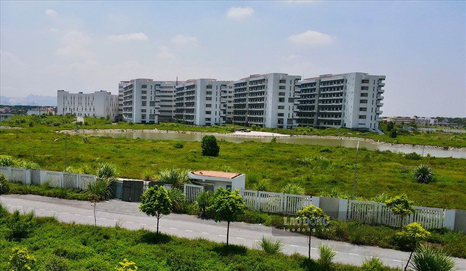 Dự án cơ sở 2 của Bệnh viện Bạch Mai có quy mô 1.000 giường bệnh nội trú và đáp ứng khoảng 5.000 lượt khám mỗi ngày, với tổng diện tích sàn xây dựng trên 123.000m2, được xây dựng gồm 1 tầng hầm và 6 tầng nổi.