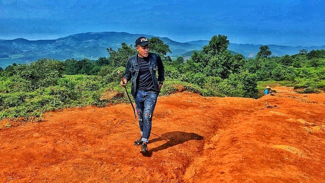 Chàng trai đi bộ xuyên Việt không đồng - Ảnh 2.