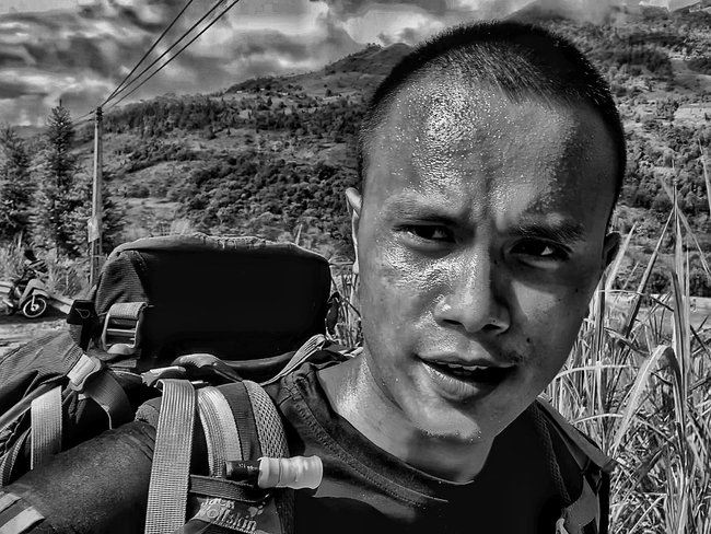 Chàng trai đi bộ xuyên Việt không đồng - Ảnh 5.