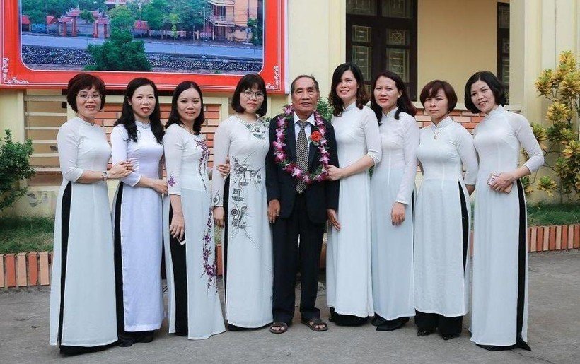 Hình ảnh thầy Ký mãi in sâu trong trái tim học trò quê hương ảnh 1