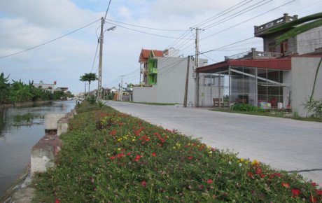 Dọc một con đường ở xã Hải Toàn