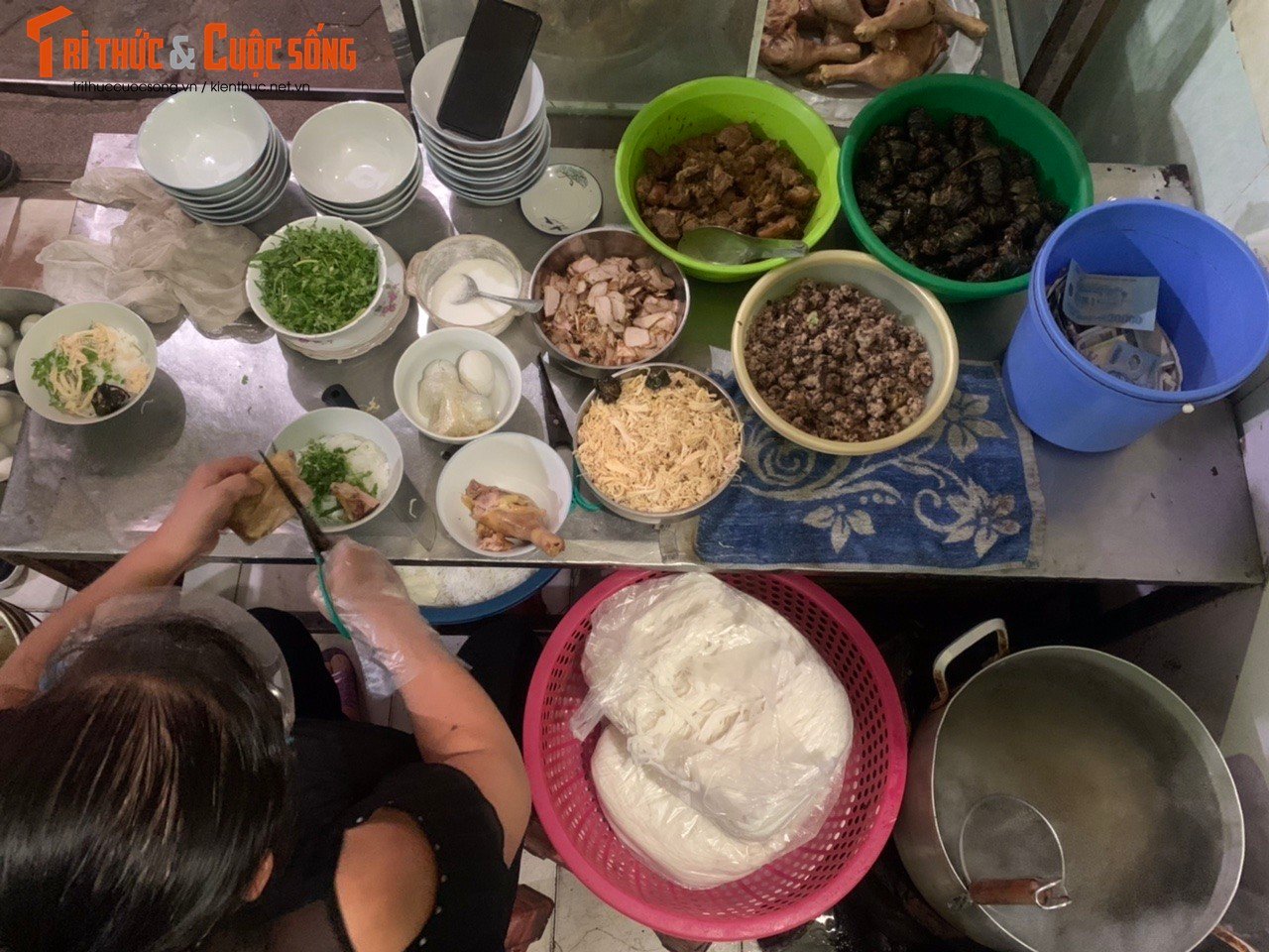 Quan pho 5.000 dong giua Thanh Nam gan 20 nam khong tang gia-Hinh-4