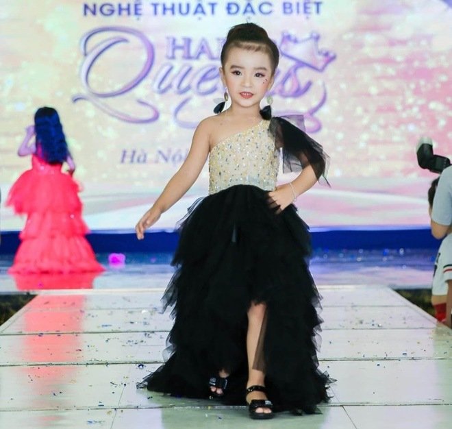 Bé gái Nam Định trời phú gương mặt xinh đẹp, 5 tuổi tự bắt xe lên phố thi mẫu nhí - Hình 18