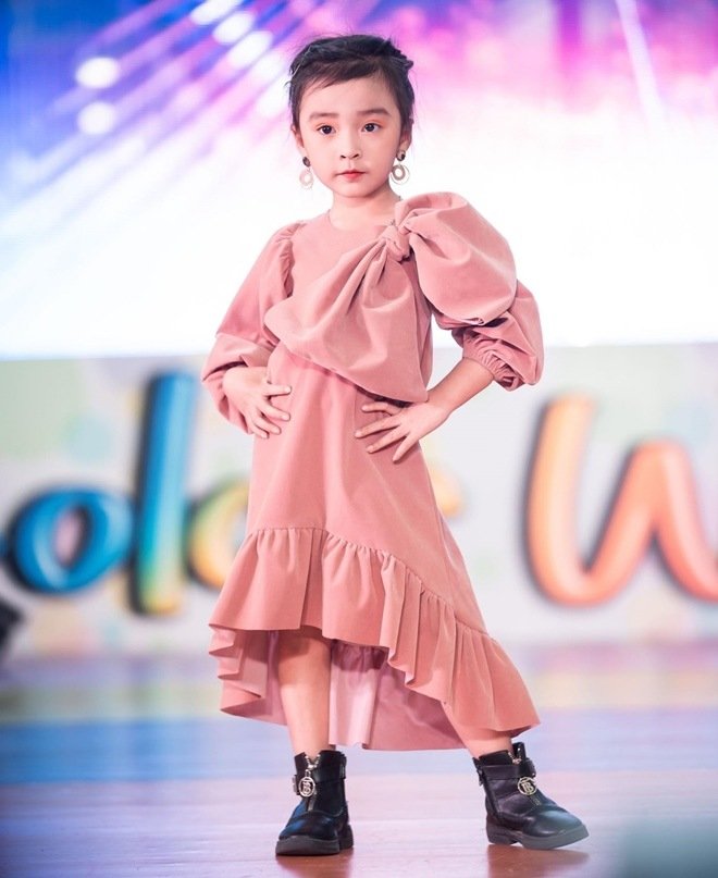 Bé gái Nam Định trời phú gương mặt xinh đẹp, 5 tuổi tự bắt xe lên phố thi mẫu nhí - Hình 8