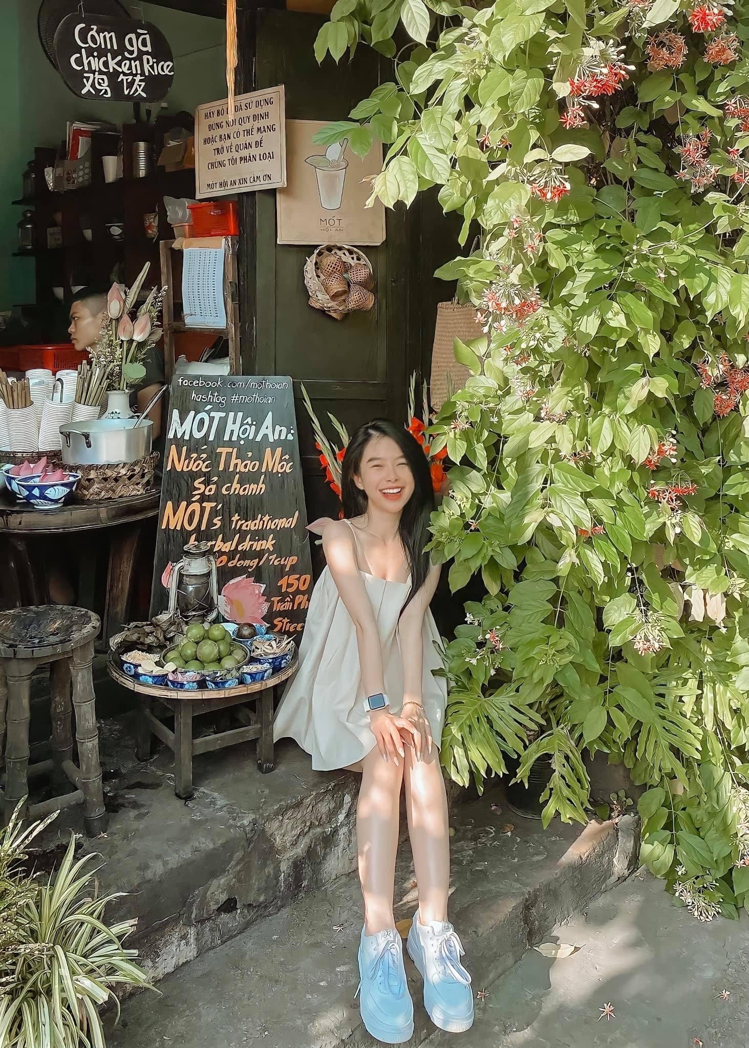 Người mẫu ảnh Yến Nhi gây ấn tượng bởi gương mặt V line và thân hình ‘em bé’ đầy cuốn hút ảnh 1