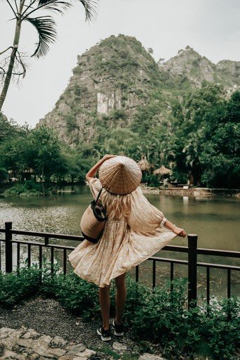 Cảnh sắc Thu ở Hang Múa hút khách du lịch - Ảnh 3. Cảnh sắc Thu ở Hang Múa hút khách du lịch - Ảnh 3.