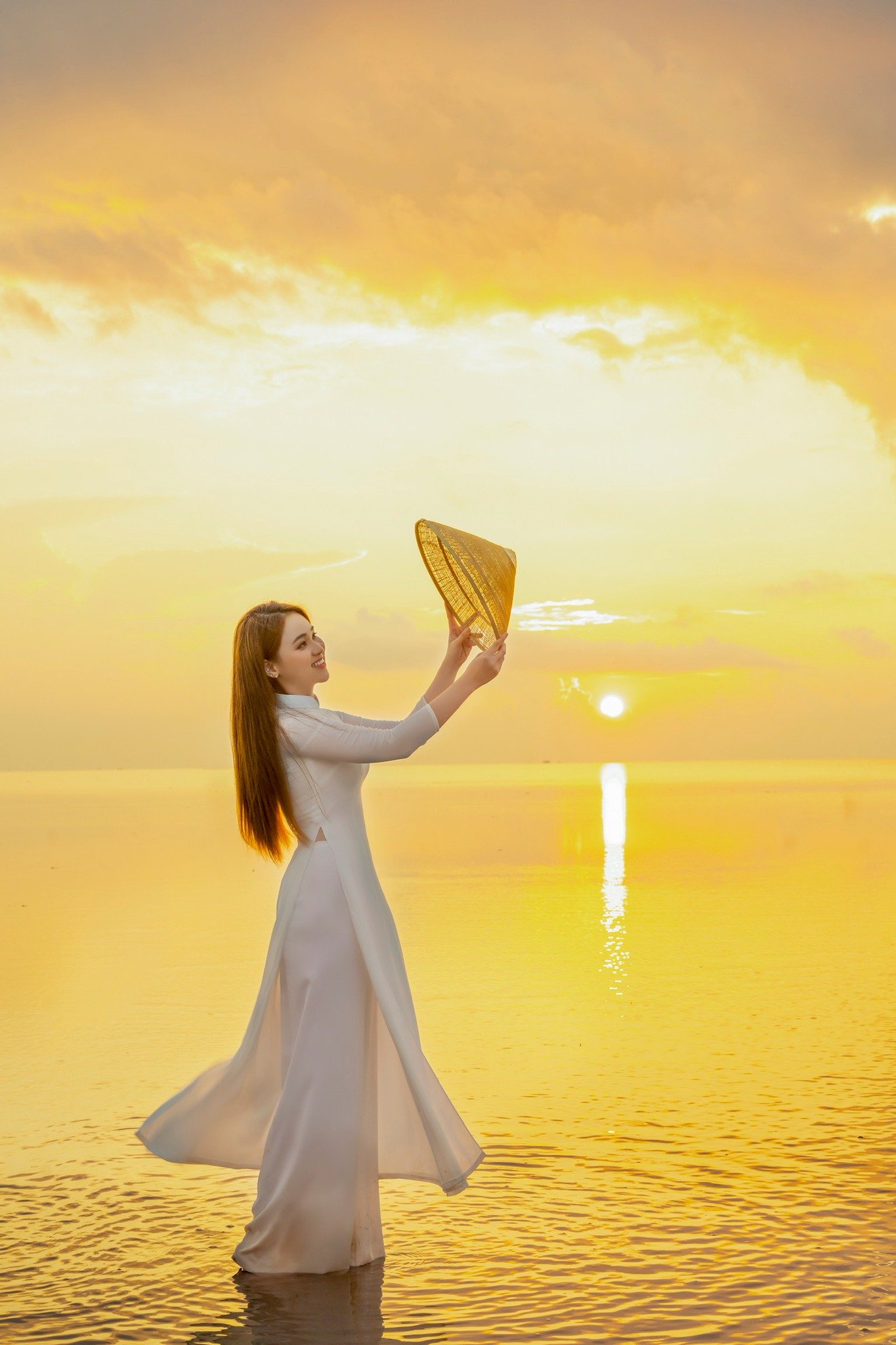 Nữ sinh 10X Hà thành "khoe" bộ ảnh siêu đẹp trên bãi biển vô cực ở Thái Bình - Ảnh 2.