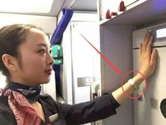 Tại sao tiếp viên hàng không thường đeo một chiếc đồng hồ đắt tiền? Tiếp viên hàng không từ chức đã bí mật chia sẻ lại - Ảnh 2. Tại sao tiếp viên hàng không thường đeo một chiếc đồng hồ đắt tiền? Tiếp viên hàng không từ chức đã bí mật chia sẻ lại - Ảnh 2.