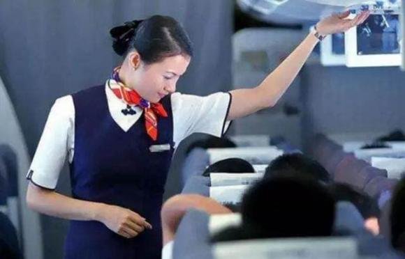 Tại sao tiếp viên hàng không thường đeo một chiếc đồng hồ đắt tiền? Tiếp viên hàng không từ chức đã bí mật chia sẻ lại - Ảnh 1. Tại sao tiếp viên hàng không thường đeo một chiếc đồng hồ đắt tiền? Tiếp viên hàng không từ chức đã bí mật chia sẻ lại - Ảnh 1.