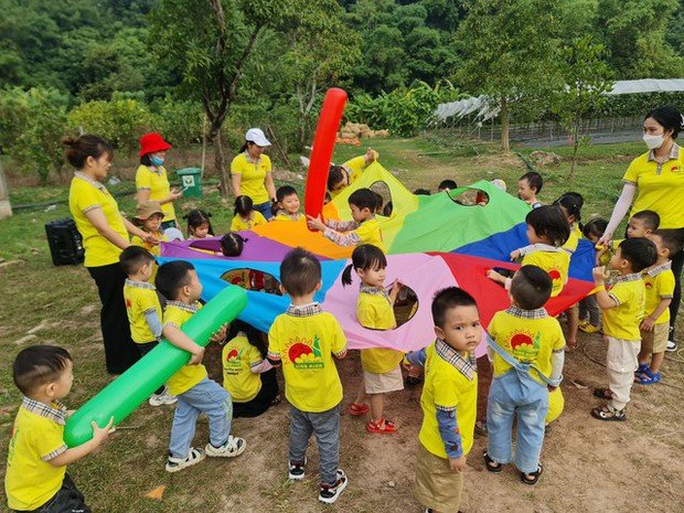 Choáng ngợp trước vườn nho sai trĩu quả thu hút đông đảo khách tham quan ở Ninh Bình - Ảnh 6.