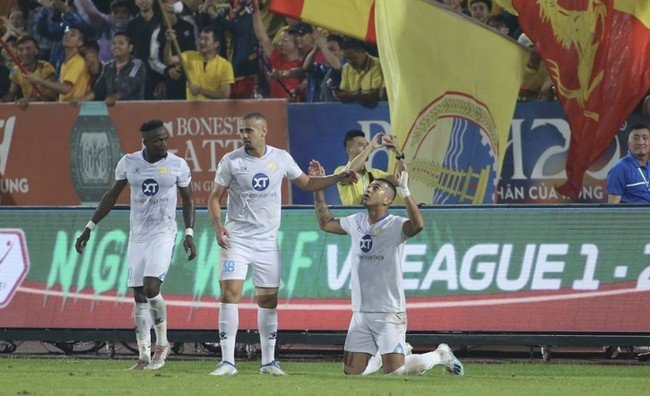 CLB Nam Định chi vài chục tỷ, chiêu mộ 7 "sao số" V.League - Ảnh 1. CLB Nam Định chi vài chục tỷ, chiêu mộ 7 "sao số" V.League - Ảnh 1.