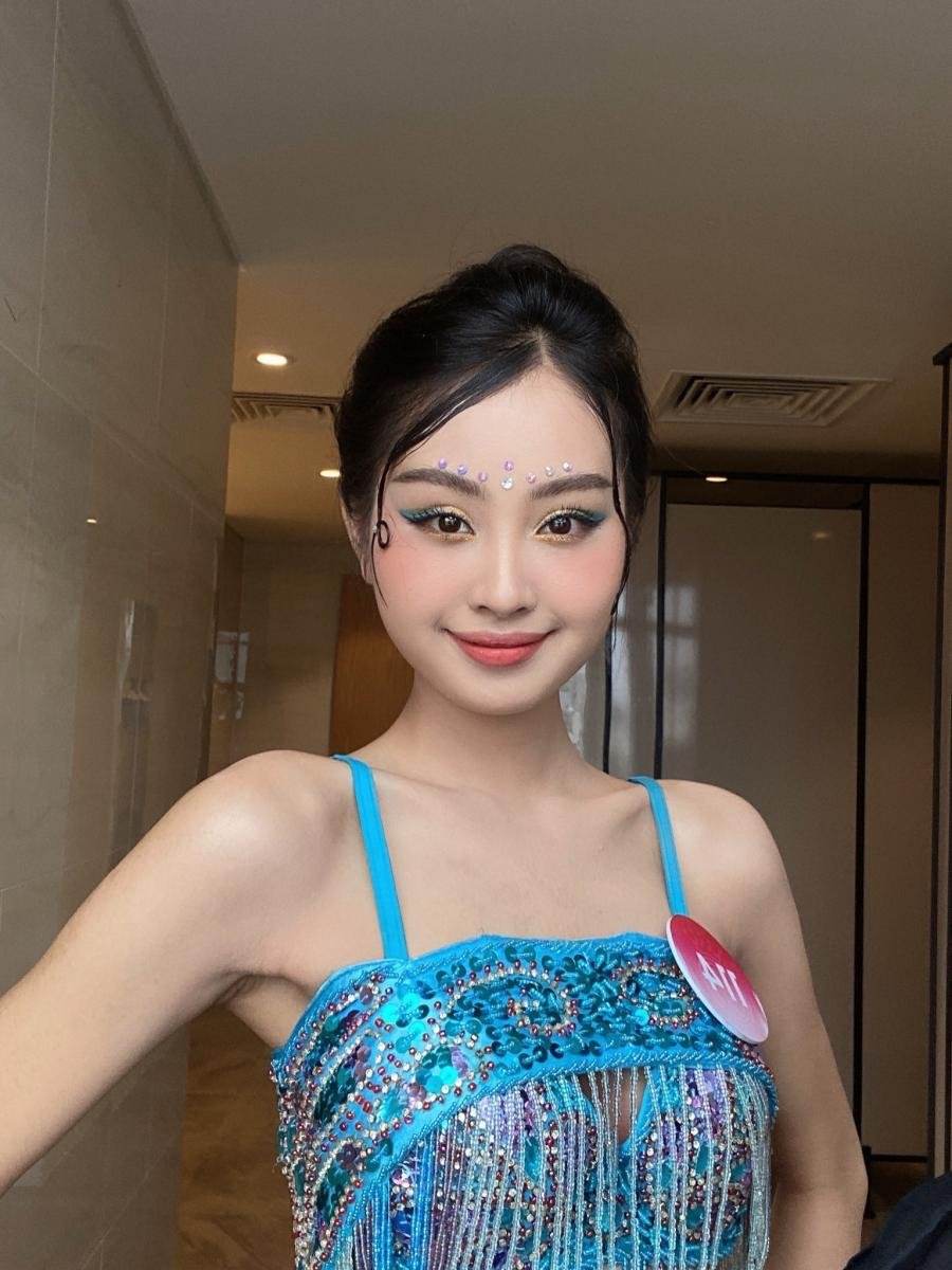 Cô gái Ninh Bình hoá thân "Mỹ nhân ngư" đẹp siêu thực, được dự đoán Hoa hậu Việt Nam - 1