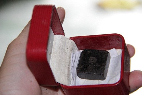 Kỳ lạ viên đá hút nọc độc rắn ở Thái Bình