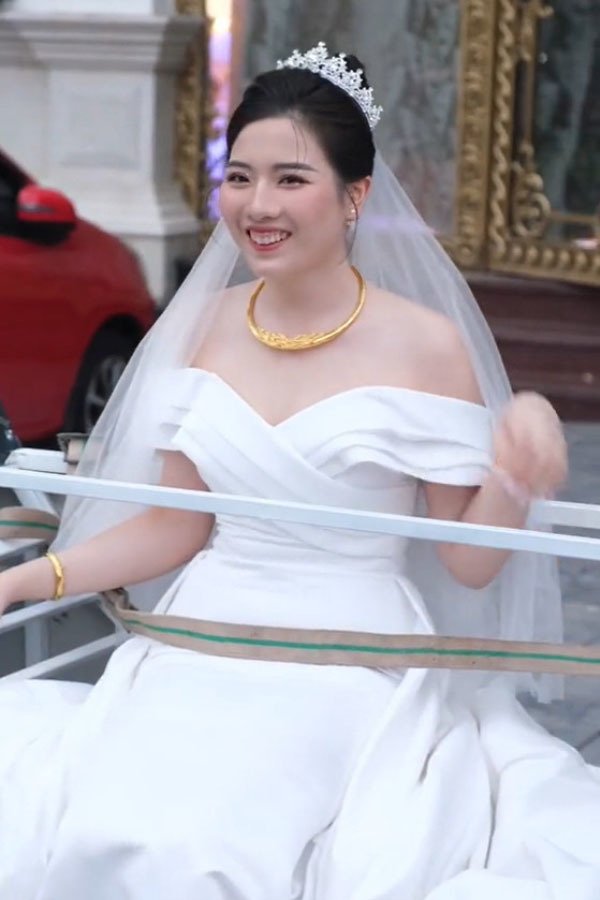 Cô dâu hóa nàng công chúa trong ngày vui của mình. (Ảnh: Chụp màn hình TikTok P.) Cô dâu hóa nàng công chúa trong ngày vui của mình. (Ảnh: Chụp màn hình TikTok P.)
