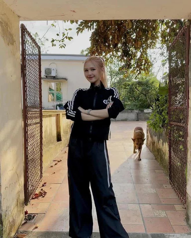 Ở phố là "hotgirl sang chảnh", về quê Xoài Non cũng phải xắn tay áo rửa bát như ai - Ảnh 4. Ở phố là "hotgirl sang chảnh", về quê Xoài Non cũng phải xắn tay áo rửa bát như ai - Ảnh 4.