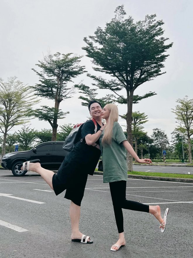 Ở phố là "hotgirl sang chảnh", về quê Xoài Non cũng phải xắn tay áo rửa bát như ai - Ảnh 1. Ở phố là "hotgirl sang chảnh", về quê Xoài Non cũng phải xắn tay áo rửa bát như ai - Ảnh 1.