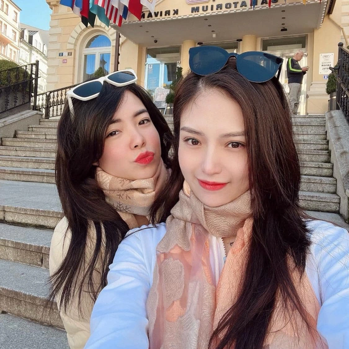 Cặp chị dâu - em chồng ở Ninh Bình du lịch 5 nước kỷ niệm 5 năm quen nhau - 1