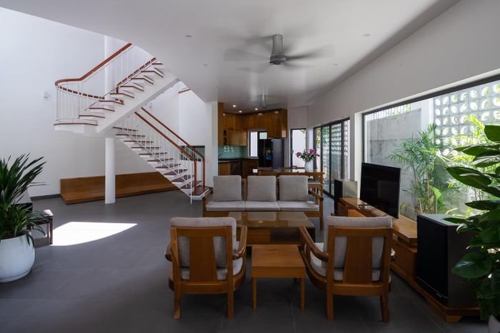 Dùng gạch bê tông chắn nắng, nhà Thái Bình đẹp mê mẩn - Hình 11