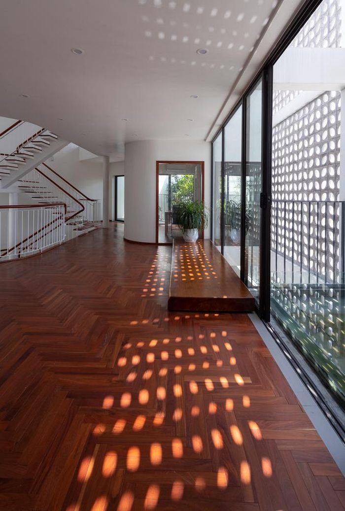 Dùng gạch bê tông chắn nắng, nhà Thái Bình đẹp mê mẩn - Hình 12