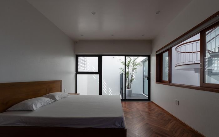 Dùng gạch bê tông chắn nắng, nhà Thái Bình đẹp mê mẩn - Hình 14