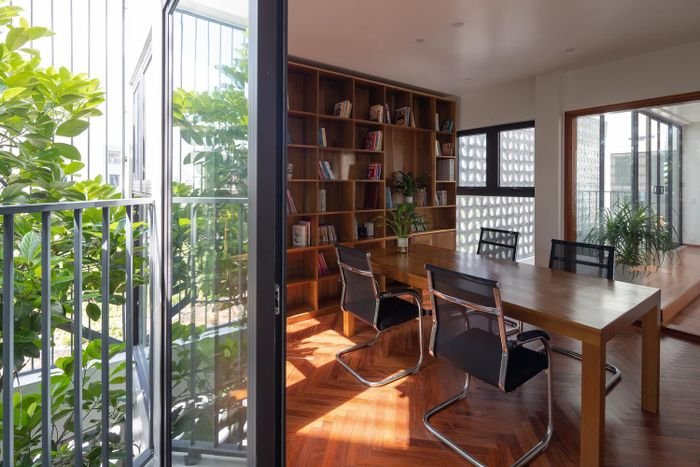 Dùng gạch bê tông chắn nắng, nhà Thái Bình đẹp mê mẩn - Hình 9