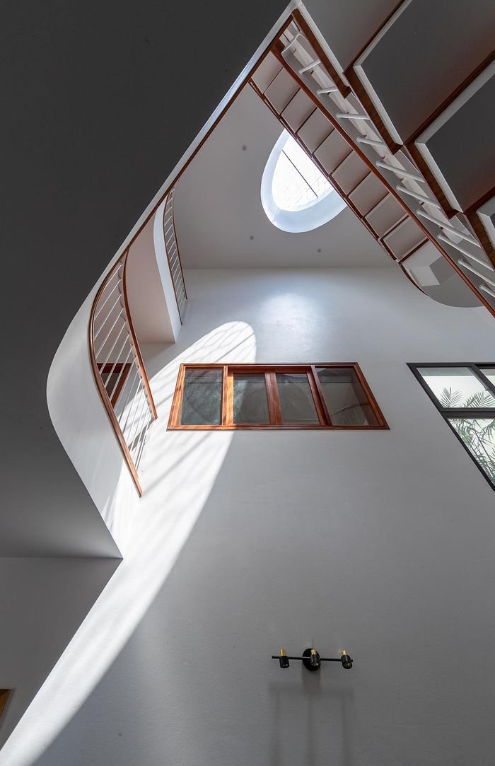 Dùng gạch bê tông chắn nắng, nhà Thái Bình đẹp mê mẩn - Hình 10