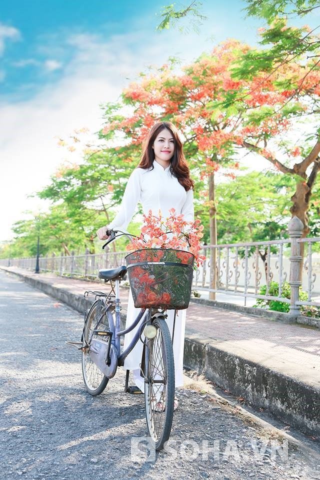 "Có lẽ nghề đã chọn mình, ban đầu mình cũng không thật sự có ý trở thành một người "gõ đầu trẻ" đâu, tuy nhiên sau những bỡ ngỡ và khó khăn thì giờ đây mình thêm yêu nghề và yêu các con nhiều hơn." Cẩm Vân tâm sự.